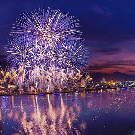 Ibiza Riverfront Da Nang Hotel Powered By Aston Kültér fotó