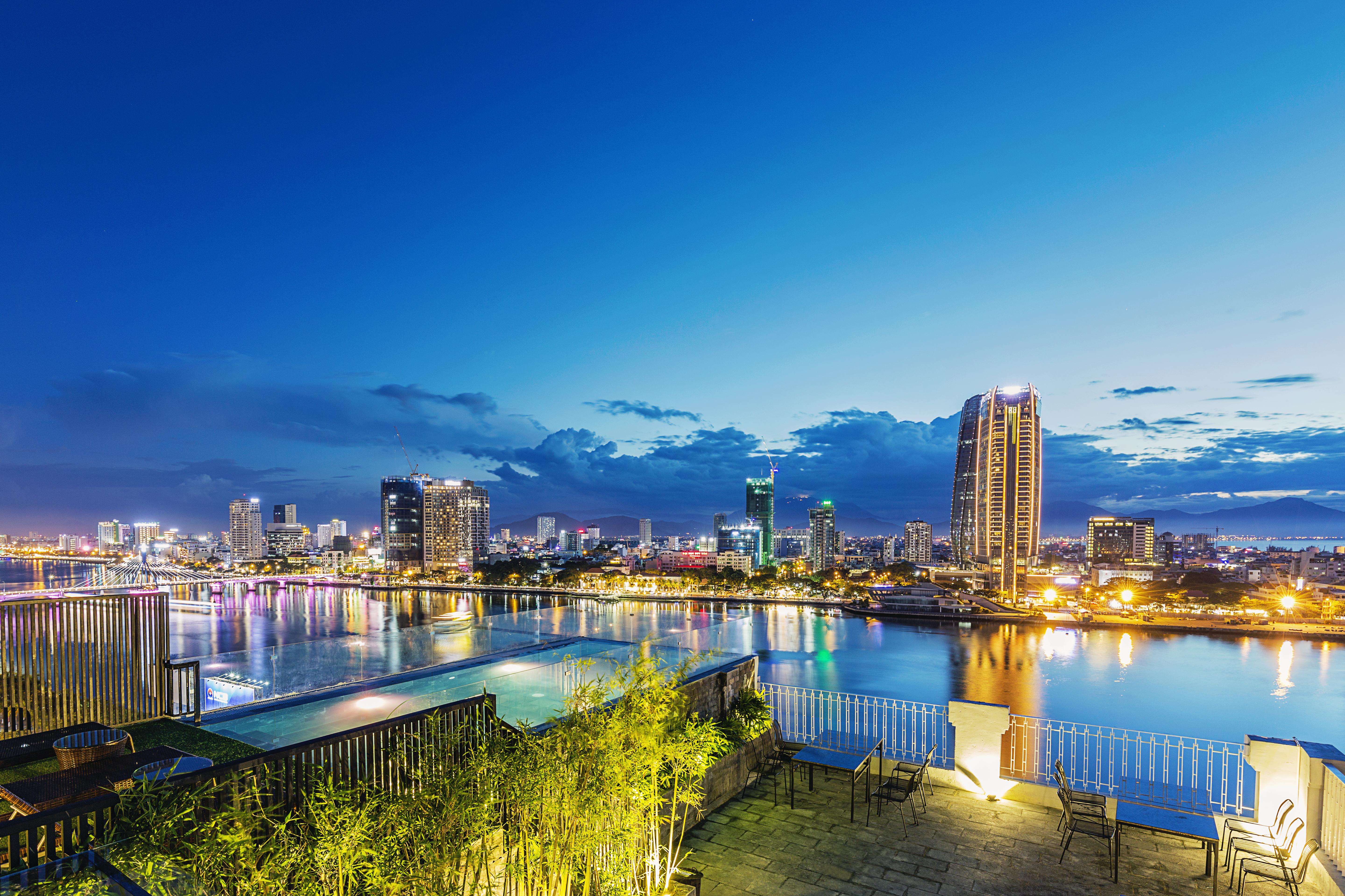 Ibiza Riverfront Da Nang Hotel Powered By Aston Kültér fotó
