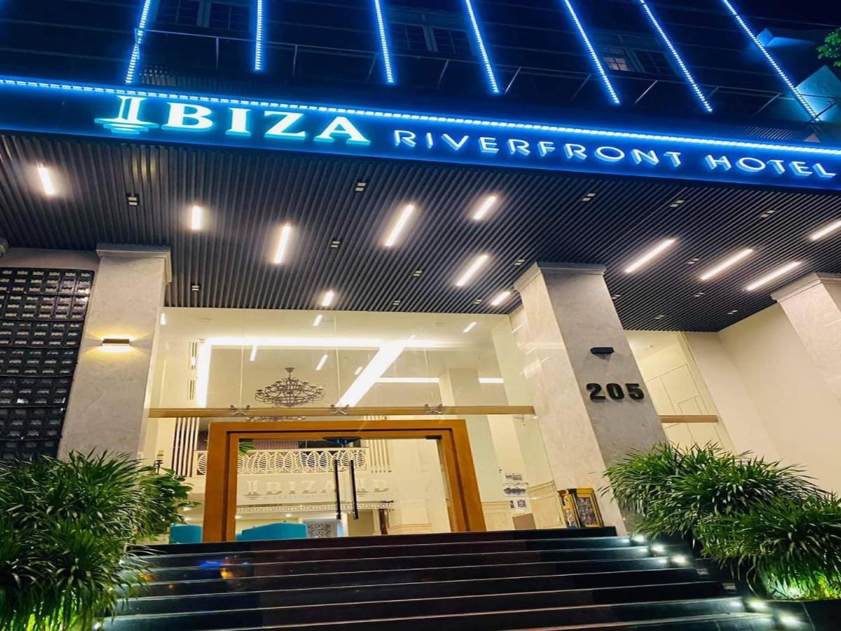 Ibiza Riverfront Da Nang Hotel Powered By Aston Kültér fotó