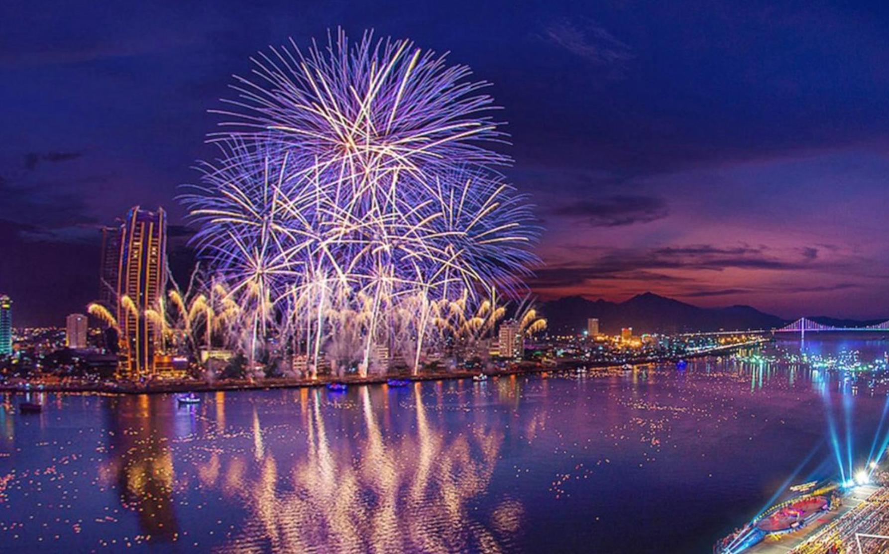 Ibiza Riverfront Da Nang Hotel Powered By Aston Kültér fotó