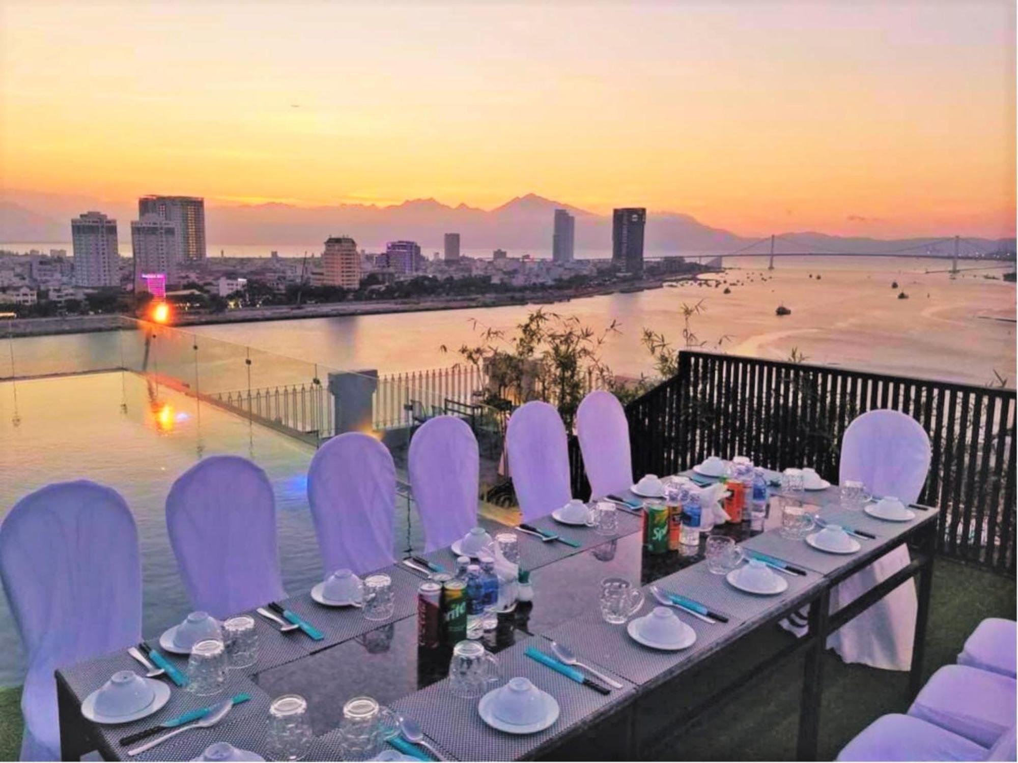 Ibiza Riverfront Da Nang Hotel Powered By Aston Kültér fotó