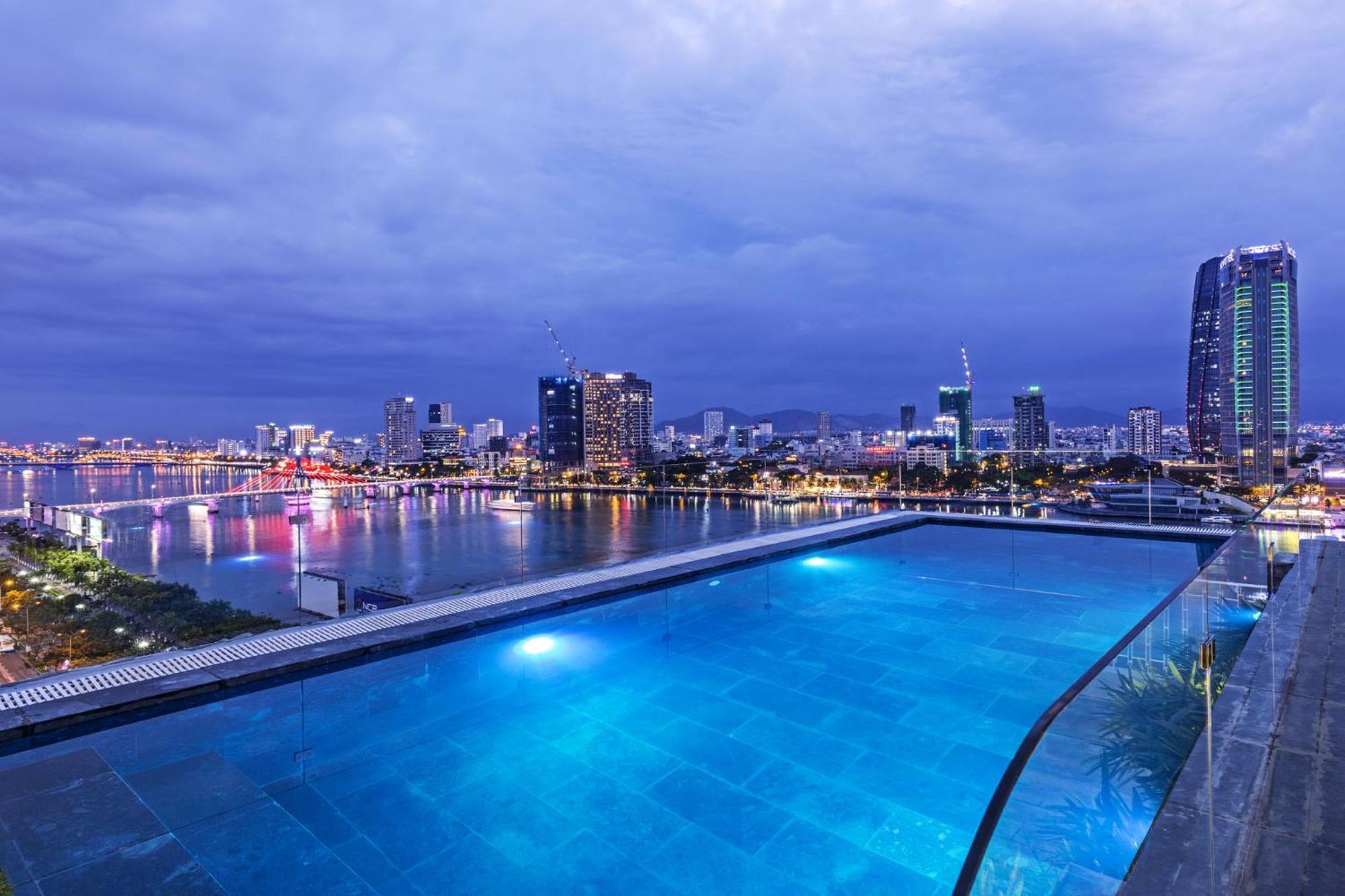 Ibiza Riverfront Da Nang Hotel Powered By Aston Kültér fotó