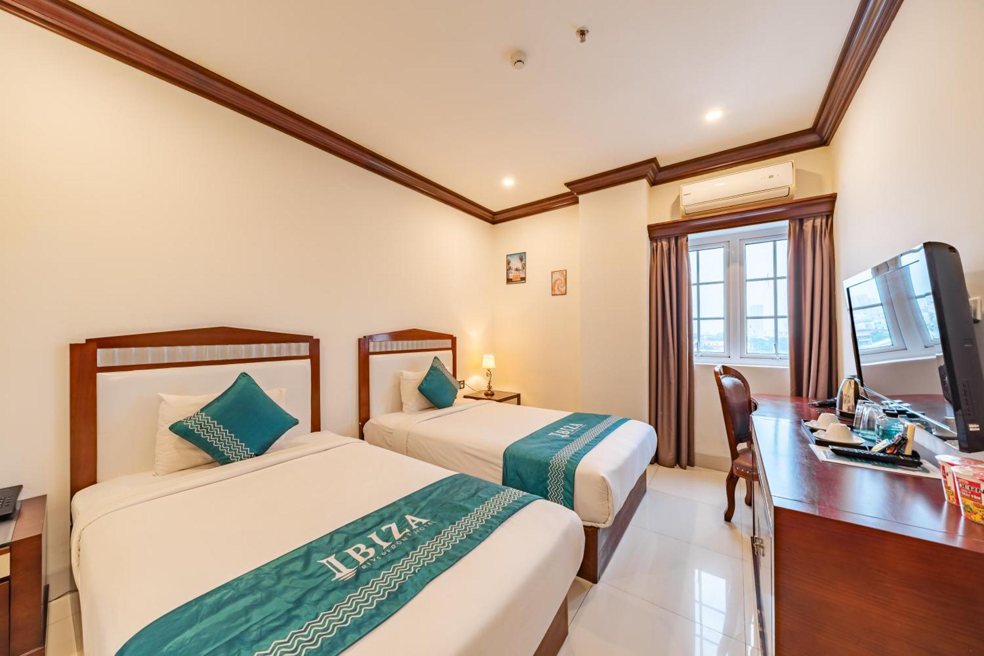 Ibiza Riverfront Da Nang Hotel Powered By Aston Kültér fotó